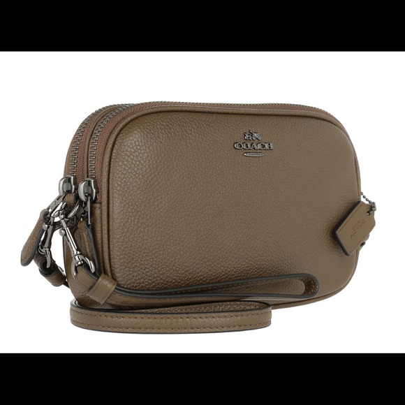 Handbags - ISO Coach Crossbody Clutch! 🖤❤️🖤❤️